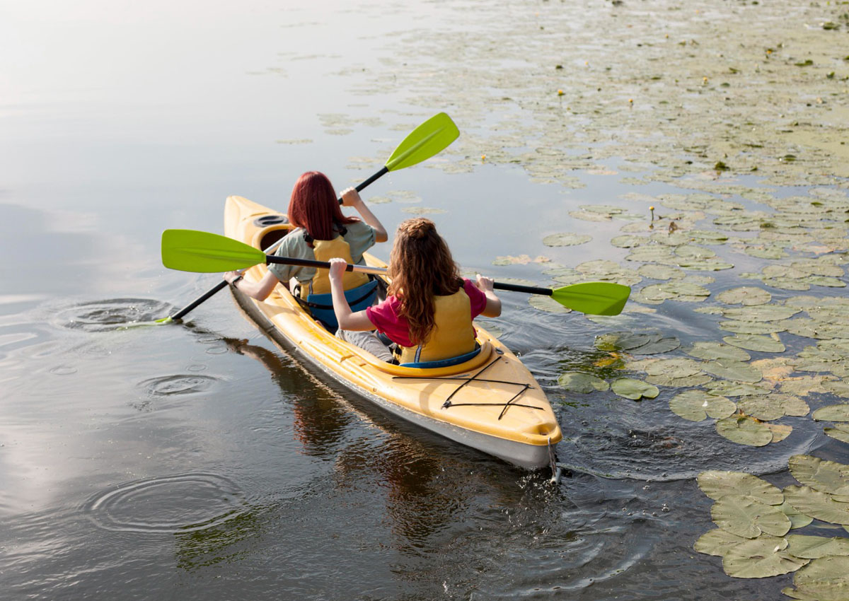 ladies-kayaking